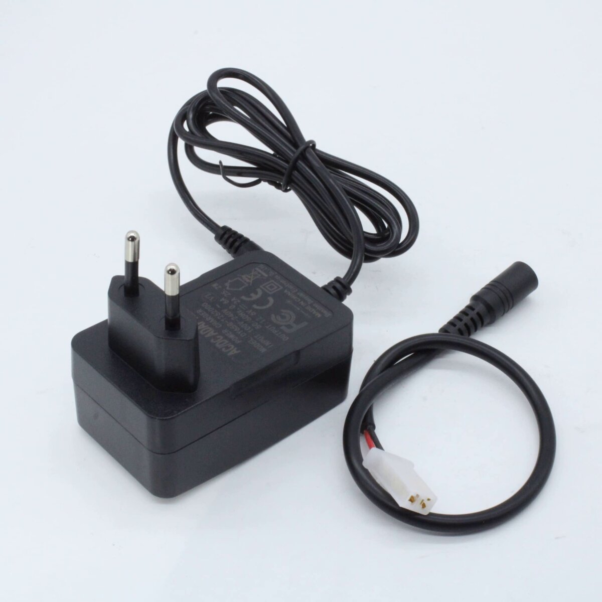 Ladestecker 12V/2A inklusive Adapterkabel